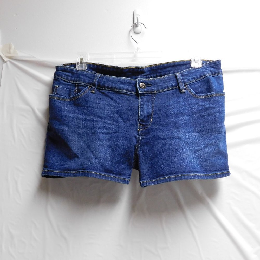 OLD NAVY DEMIN SHORTS SIZE 16 WAIST SIZE 40